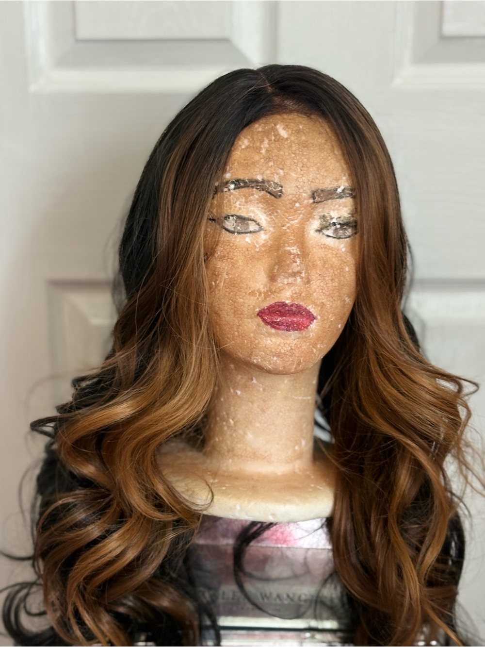 Long Wavy Brown Ombre Women's Wig with Soft Highlights